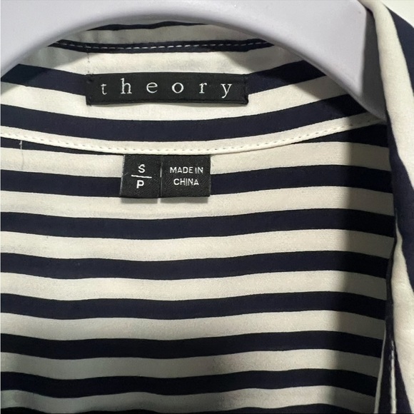 Theory Navy White Striped Silk Blouse in Excellent Pre Loved Condition - Picture 4 of 6